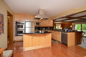 Kitchen - Country homes for sale and luxury real estate including horse farms and property in the Caledon and King City areas near Toronto